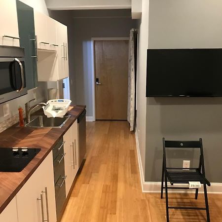 Private Room With Private Bathroom 丹伯里 外观 照片