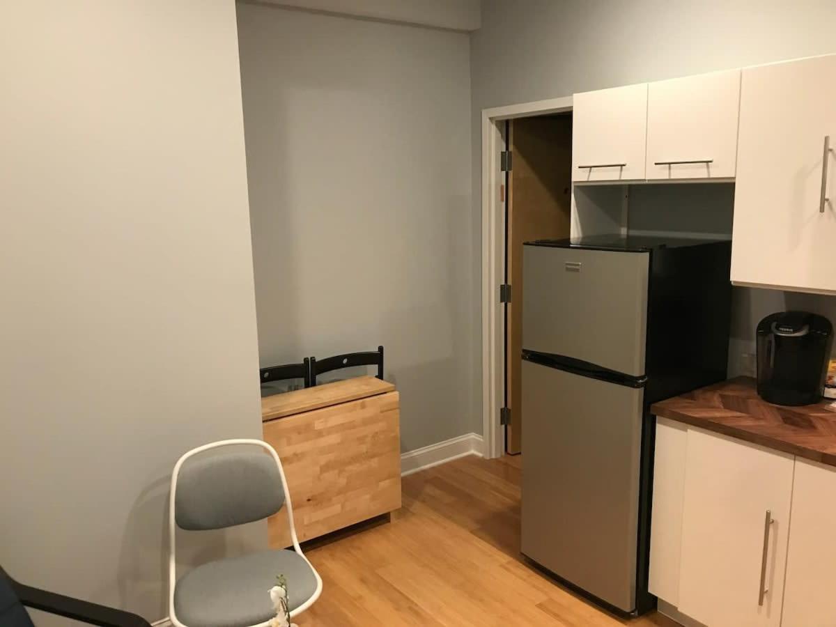 Private Room With Private Bathroom 丹伯里 外观 照片