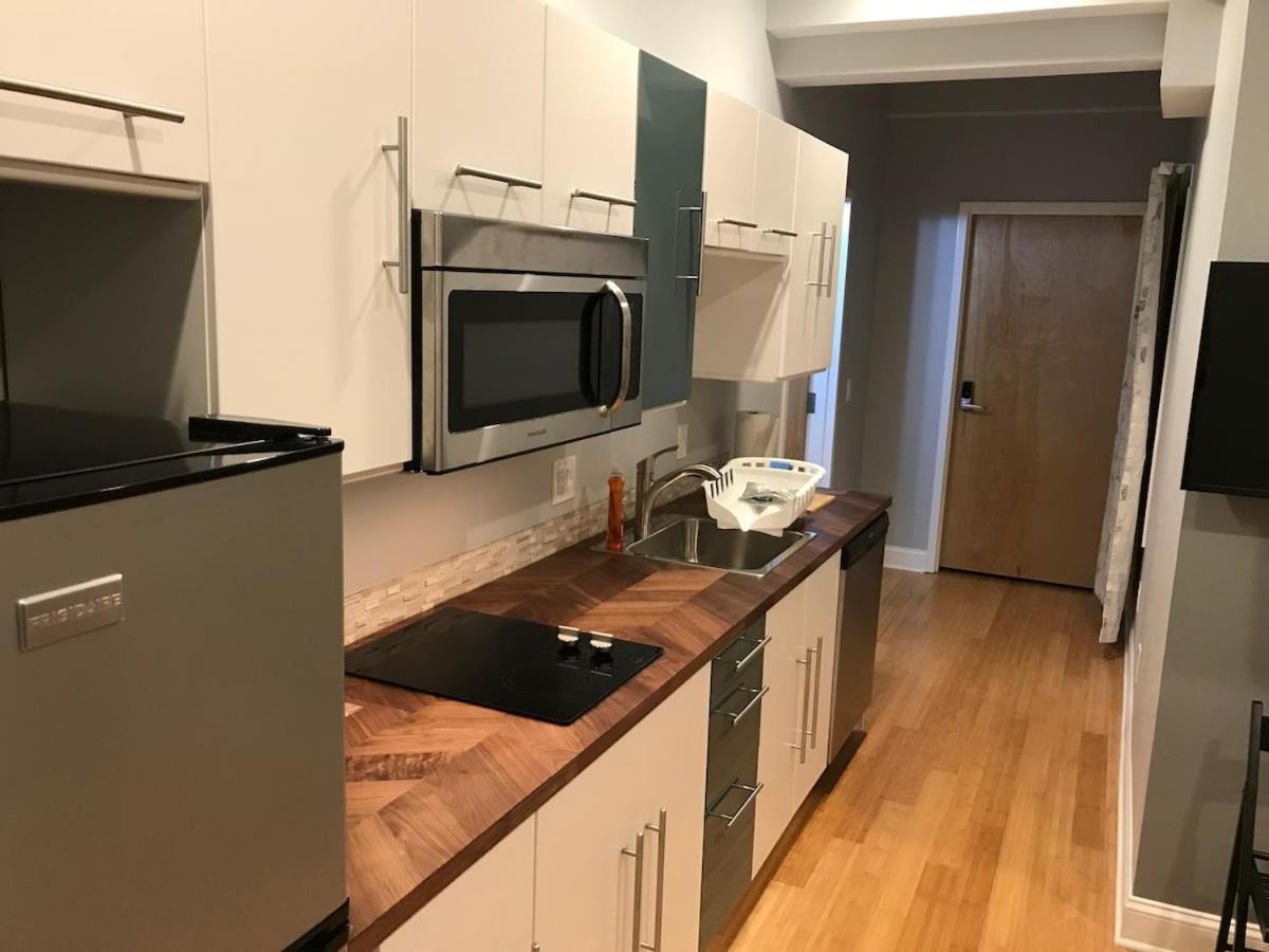 Private Room With Private Bathroom 丹伯里 外观 照片