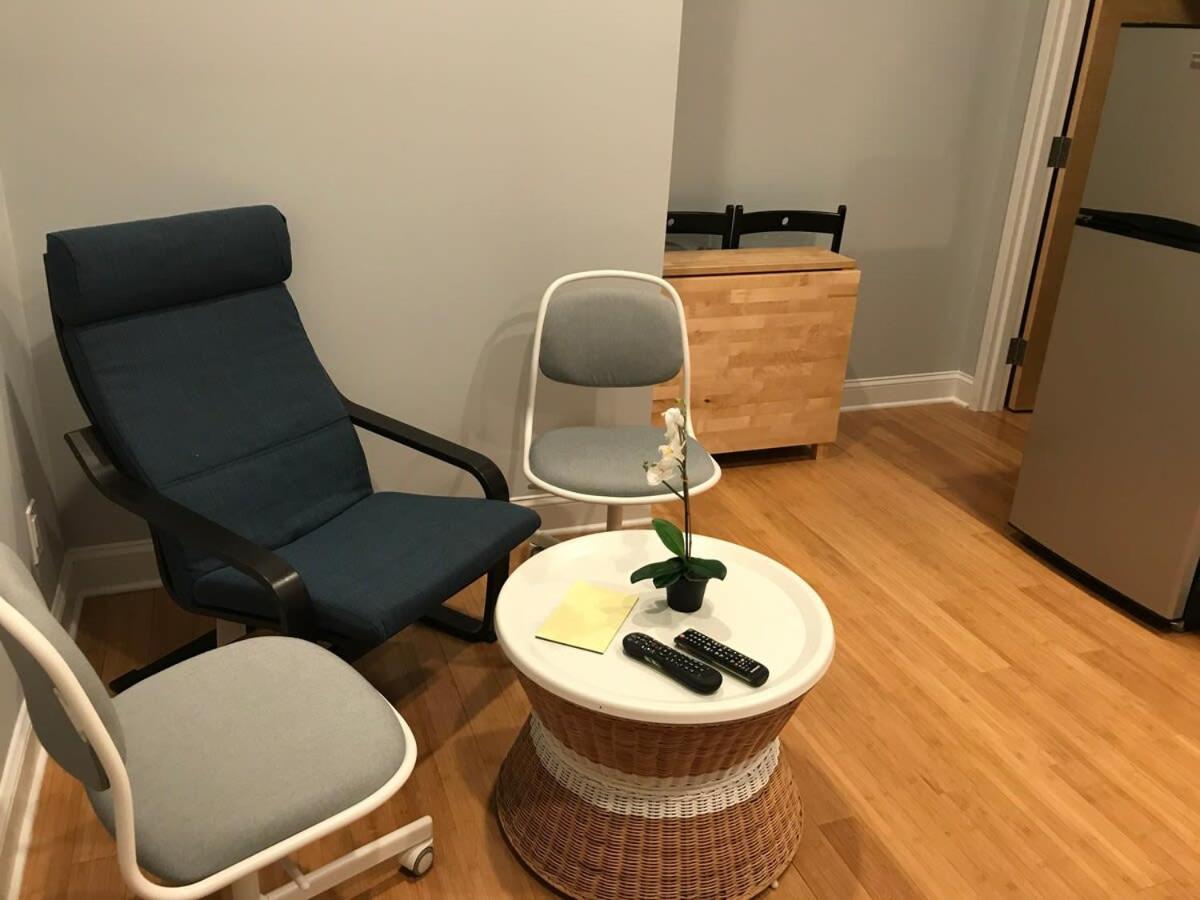Private Room With Private Bathroom 丹伯里 外观 照片