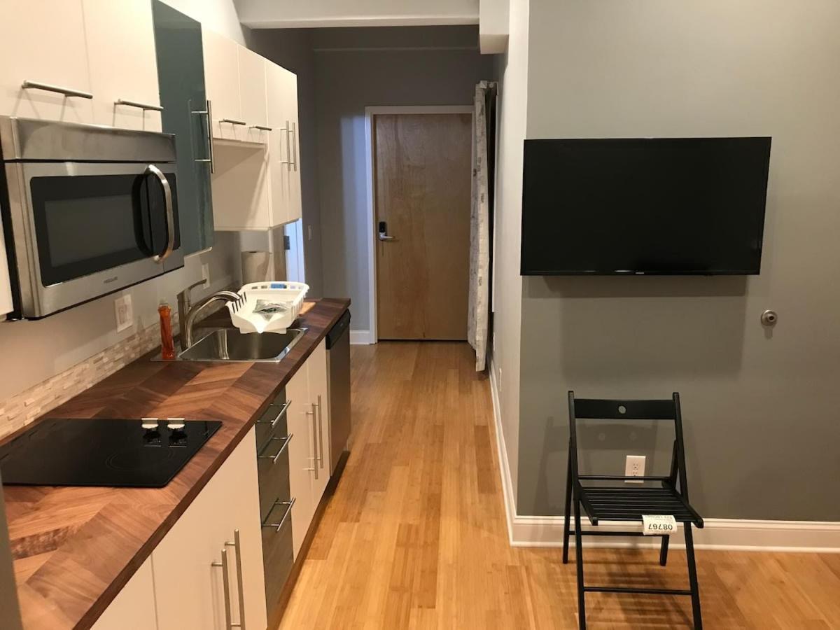Private Room With Private Bathroom 丹伯里 外观 照片
